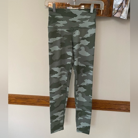 Aerie Camo Leggings Chill Play Move sz Small - Picture 1 of 5